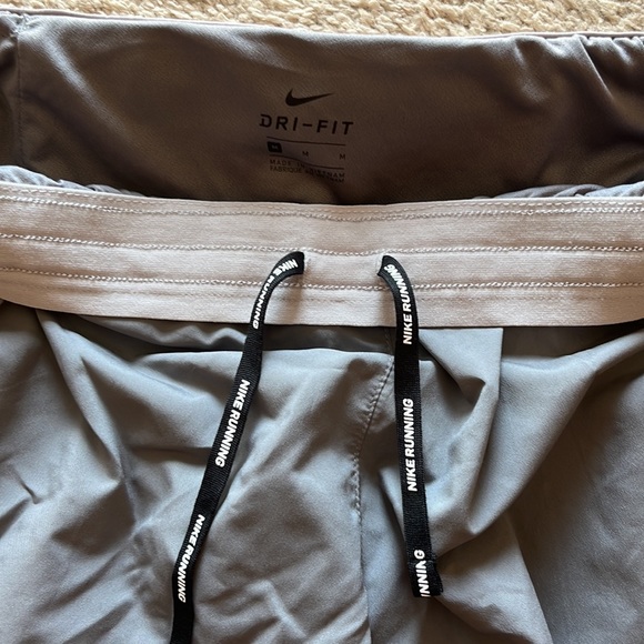 NIKE DRI-FIT Running Shorts - LIKE NEW ✨ - Picture 3 of 3